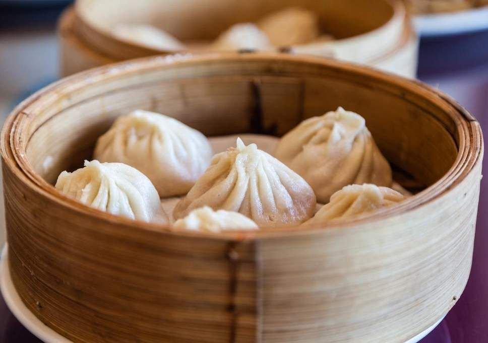 ------------------Xiao Long Bao hay còn gọi là Tiểu Long Bao là một món dimsum khá phổ bin tại Đài Loan có xuất xứ từ vùng ngoại ô thành phố Thượng Hải Trung Quốc