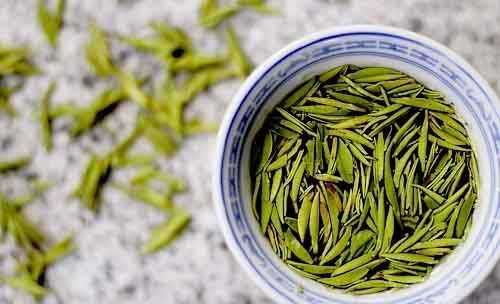  Trà Lư Sơn Vân Vụ trà trên non cao phủ sương mù là một trong thập đại danh trà của Trung Quốc